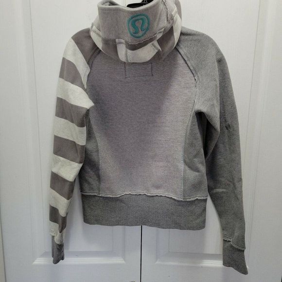Lululemon Scuba Hooded Sweater Special Edition LOVE Gray Striped Fleece Zip Sz 4 - Picture 2 of 11